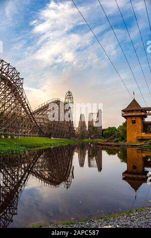 Die berühmte Holzachterbahn The El Toro at Six Flags Great Adventure's in Jackson Township, NJ Stockfoto