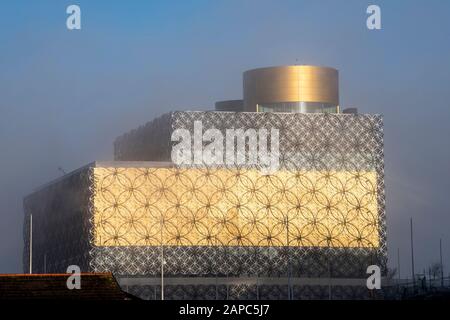 Die neue Bibliothek von Birmingham, umgeben von Winternebel, Birmingham West Midlands England UK Stockfoto