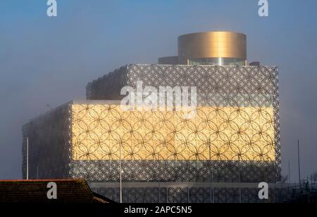 Die neue Bibliothek von Birmingham, umgeben von Winternebel, Birmingham West Midlands England UK Stockfoto