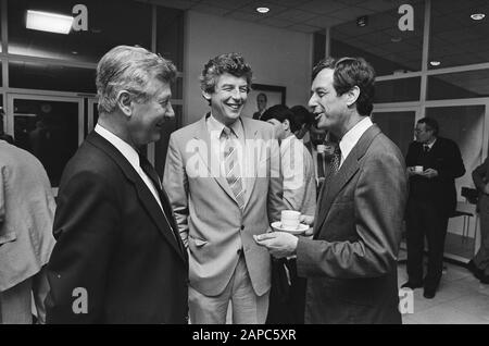 40 Jahre Labour-Stiftung; vom linken Minister De Koning, FNV-Vorsitzenden W. Kok und VNO-Vorsitzenden Van Lede Datum: 19. Juni 1985 persönlicher Name: Kok W., Lede, C.J.A. des Institutionennamens: Foundation van de Arbeid, VNO Stockfoto