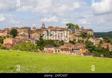 Anzeigen von Belves, einem wunderschönen mittelalterlichen Dorf in der Dordogne, Frankreich Stockfoto