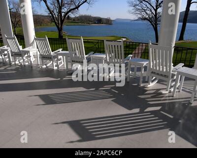 Cooperstown, USA - 23. April 2013: Blick auf Otsego Lake vom Otesaga Hotel in Cooperstown New York USA Stockfoto