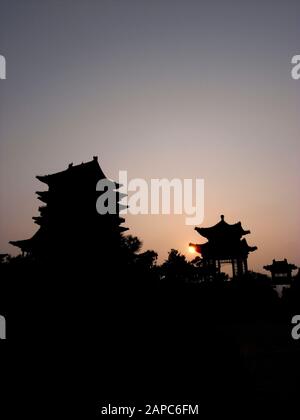 Silouette des Pavillons von Prinz Teng im Pavillon von Prinz Teng in der chinesischen Provinz Nanchang Jiangxi Stockfoto