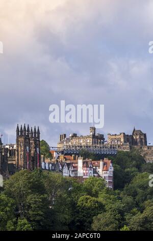 Blick auf die Skyline von Edinburgh vom Calton Hill Stockfoto