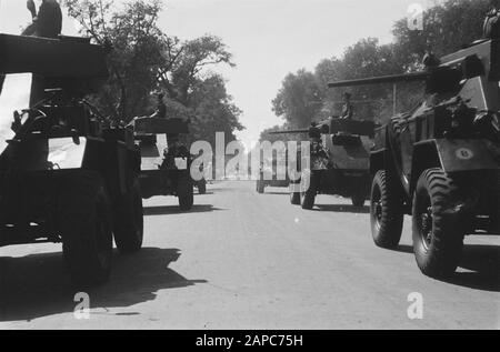 Parade zum Geburtstag von Prinzessin Juliana Beschreibung: 6. Eskadron Armored Cars Datum: 30. April 1947 Ort: Batavia, Indonesien, Jakarta, Niederländisch-Ostindien Stockfoto