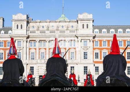 Soldaten der Lebensgarde der Königin beim Wechsel der Gardezeremonie in London Stockfoto