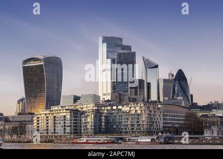 Londons Geschäftsbezirk mit dem Walkie-Talkie, dem Gherkin & dem neu fertiggestellten Zweiundzwanzig Gebäude, dem höchsten im Finanzviertel der City of London Stockfoto