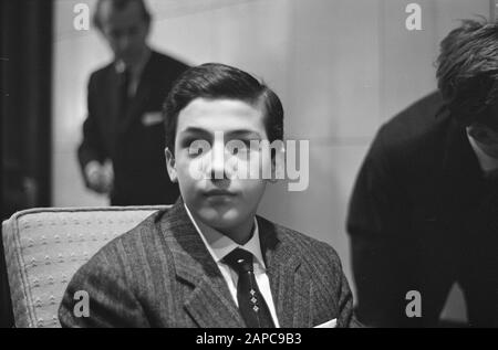 Ankunft des 15-jährigen Sängers Robertino am Flughafen Schiphol. Porträt von Robertino Datum: 5. Dezember 1961 Schlüsselwörter: Ankunft, Porträts, Sänger Personenname: Robertino Stockfoto