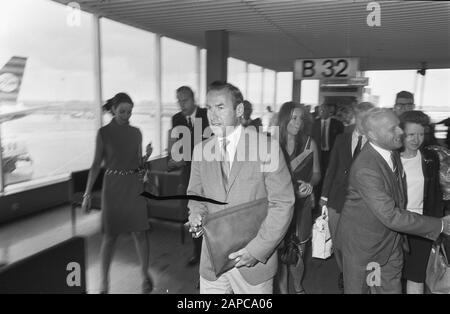 Ankunftsastronaut James Lovell (USA) mit Frau und 2 Kindern in Schiphol (A) Datum: 21. August 1969 Ort: Noord-Holland, Schiphol Schlüsselwörter: Frau, Kinder, Ankunft, Astronauten persönlicher Name: James Lovell Stockfoto