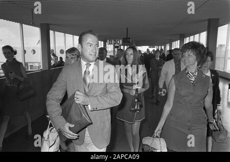 Ankunftsastronaut James Lovell (USA) mit Frau und 2 Kindern auf Schiphol Datum: 21. August 1969 Schlüsselwörter: Spees, Children, Ankunftszeit, Astronauten persönlicher Name: James Lovell Stockfoto