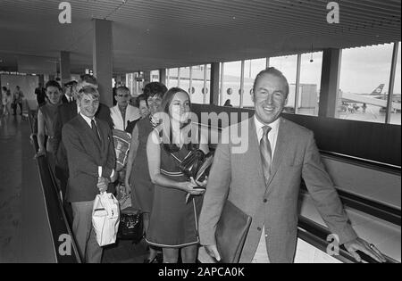 Ankunftsastronaut James Lovell (USA) mit Frau und 2 Kindern auf Schiphol Datum: 21. August 1969 Schlüsselwörter: Spees, Children, Ankunftszeit, Astronauten persönlicher Name: James Lovell Stockfoto