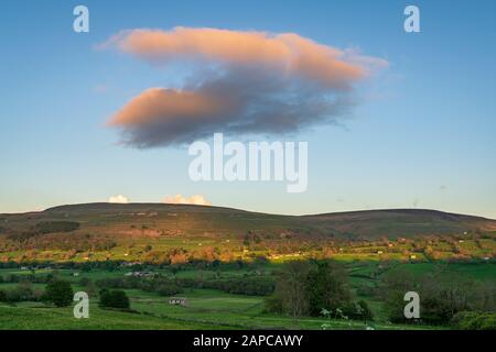 Abendwolken in den Yorkshire Dales in der Nähe von Aysgarth, North Yorkshire, England, Großbritannien Stockfoto