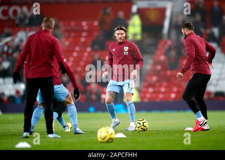 Burnleys Jeff Hendrick (Mitte) beim Vorkampf vor dem Premier League-Spiel in Old Trafford, Manchester. Stockfoto