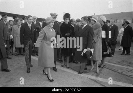 Ankunft Prinzessin Margaret und Anthony Armstrong Jones Brüssel, von links Anthony Armstrong Jones, Princess Margaret, Prince Albert und Princess Paola/Datum: 13. Dezember 1960 Ort: Brüssel Stichwörter: Ankunft persönlicher Name: Albert PRINS, Anthony Armstrong Jones, MARGARET PRINS Stockfoto