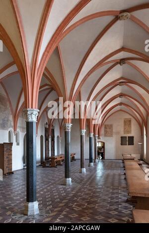 Malbork, Pomerania/Poland - 2019/08/24: Inneneinrichtung des Convent Speisezimmers im Hochschloss Teil des mittelalterlichen Schlosses und Monasts des Deutschen Orden Stockfoto