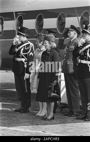 Besuch des kanadischen Gouverneurs Roland Michener, seine Beschreibung: Ankunft der Gäste am Flughafen Twente Datum: 15. april 1971 Ort: Overijssel, Twente Schlüsselwörter: Governor-General, Princesss, Aircraft, Airfields persönlicher Name: Margriet, Prinzessin, Michener, Roland, Michener-Willis, Norah Stockfoto