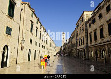 Stradun, die Hauptstraße von Dubrovnik am frühen Morgen, Kroatien Stockfoto