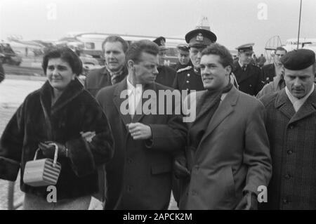 Ankunft von Van Rie auf Schiphol ab Amerika Datum: 8. März 1960 Ort: Noord-Holland, Schiphol Schlüsselwörter: Ankunft persönlicher Name: Van Rie Stockfoto