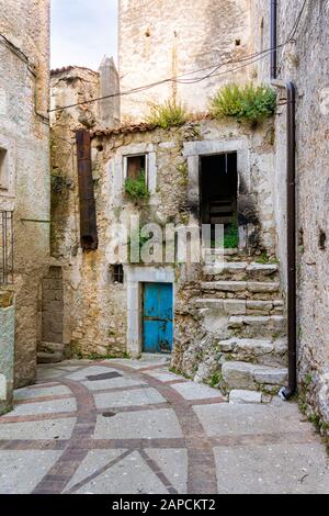 Malerische Aussicht auf Vico del Gargano, malerisches Dorf in der Provinz Foggia, Apulien, Italien. Stockfoto