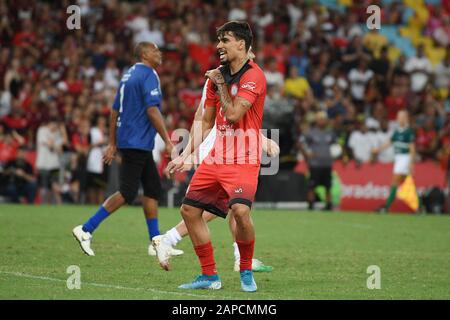 Rio de Janeiro, Brasilien, 28. Dezember 2019. Fußballspieler Lucas Paqueta feiert sein Tor im festlichen Spiel der Stars auf der Maracanã st Stockfoto