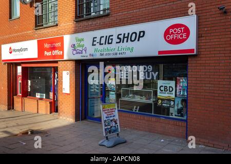 E-cig Vape Shop and Post Office on London Road, Liverpool Stockfoto