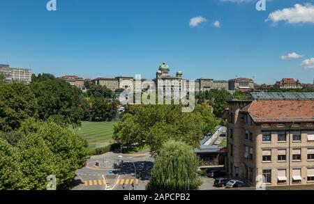 Bern, Schweiz - 30. Juli 2019: Panoramaaussicht am sonnigen Sommertag. Stockfoto