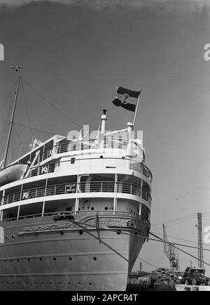 Seefahrt mit Frau Baloeran Beschreibung: Astern des Baloeran aus Rotterdam Anmerkung: De Baloeran (1930-1940) war ein Passagierschiff der Schiffahrtsgesellschaft The Royal Rotterdam-Lloyd Datum: 1935 Standort: Frankreich, Marseille Schlüsselwörter: Schiffe Stockfoto