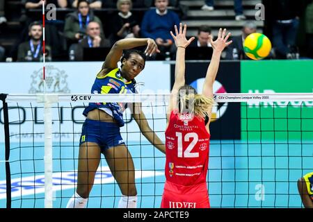 Treviso, Italien. Januar 2020. Treviso, Italien, 22. Januar 2020, Spitze von Chiaka ogboku während Imoco Volley Conegliano vs. C.S.M. Volei Alba Blaj - Volleyball Champions League Frauen - Credit: LM/Flavio Pavanello Credit: Flavio Pavanello/LPS/ZUMA Wire/Alamy Live News Stockfoto