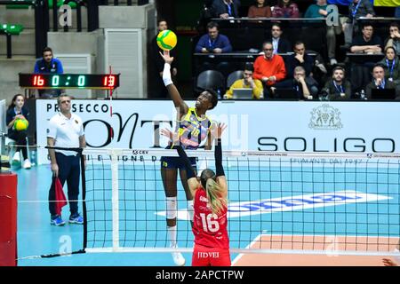 Treviso, Italien. Januar 2020. Treviso, Italien, 22. Januar 2020, Spitze von paola egonu während Imoco Volley Conegliano vs. C.S.M. Volei Alba Blaj - Volleyball Champions League Frauen - Credit: LM/Flavio Pavanello Credit: Flavio Pavanello/LPS/ZUMA Wire/Alamy Live News Stockfoto