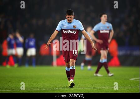 Pablo Fornals von West Ham United erscheint niedergeschlagen, nachdem Ayoze Perez (nicht abgebildet) von Leicester City beim Spiel in der Premier League im King Power Stadium, Leicester, das vierte Tor seiner Seite erzielt hat. Stockfoto