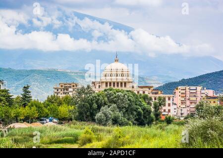 Berat, Albanien - 31. Juli 2014. Albanische Universität - Privatinstitut Stockfoto