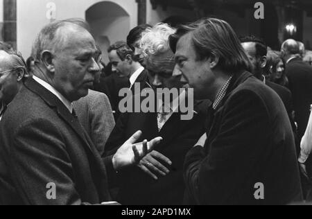 Zweiter Saal des Abschiedsempfangsregistrators, herr. Schepel, in Ridderzaal, Burger und Van Mierlo (r) [neg. NR. 21A] Datum: 31. Januar 1973 Schlüsselwörter: Abschiedsempfänge, Name der Person des Registrar: Mierlo, H.A.F.M.O. des Namens Der Institution: Ridderzaal Stockfoto