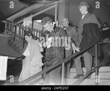 Dean Acheson besucht unser Land, Ankunft mit New Amsterdam mit Botschafter A. Stone Datum: 24. August 1955 Schlüsselwörter: Ankunft, Botschafter Personalname: Acheson, Dean, Stone, A. Stockfoto
