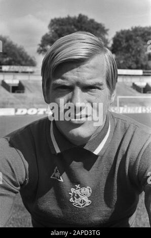 AJAX präsentiert EINE Auswahl für die nächste Saison; Peter Jager Datum: 6. August 1974 Ort: Amsterdam Schlagwörter: Porträts, Fußball, Fußballer persönlicher Name: Jäger, Peter Stockfoto