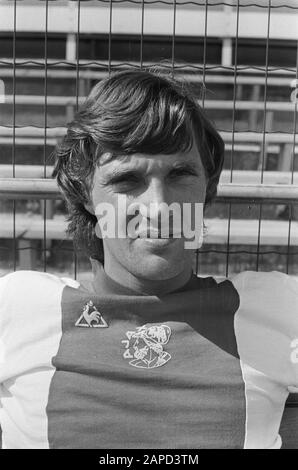 AJAX präsentiert EINE Auswahl für die nächste Saison; Ruud Krol Datum: 6. August 1974 Ort: Amsterdam Schlagwörter: Porträts, Fußball, Fußballer persönlicher Name: Krol, Ruud Stockfoto