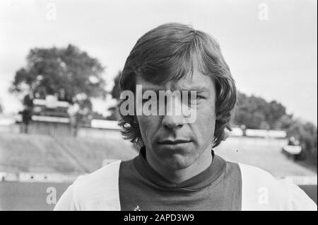 AJAX präsentiert EINE Auswahl für die nächste Saison; Jan Mulder Anmerkung: NEG.NR. 20 Datum: 6. August 1974 Ort: Amsterdam Schlagwörter: Porträts, Fußball, Fußballer Personenname: Mulder, Jan Stockfoto