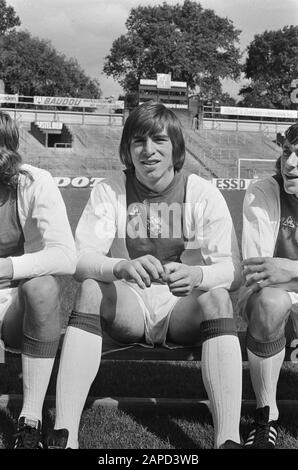 AJAX präsentiert EINE Auswahl für die nächste Saison; Johnny Dusbaba Datum: 6. August 1974 Ort: Amsterdam Schlagwörter: Porträts, Fußball, Fußballer persönlicher Name: Dusbaba, Johny Institution Name: AJAX Stockfoto