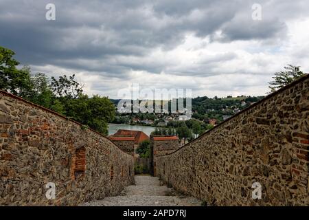 Alte Wehrmauer in Passau Stockfoto