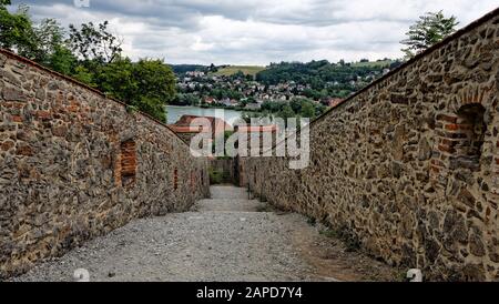 Alte Wehrmauer in Passau Stockfoto