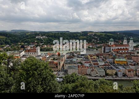 Panoramablick auf Passaus Altstadt, Passau Deutschland. Stockfoto