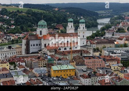 Panoramablick auf Passaus Altstadt, Passau Deutschland. Stockfoto