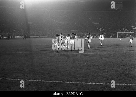 AJAX gegen Olympique Marseille 4-1, Europa Cup I [nach Tor Swart 2-1] Datum: 3. November 1971 Ort: Amsterdam Schlagwörter: Sport, Fußball-Institution Name: Olympique Marseille Stockfoto