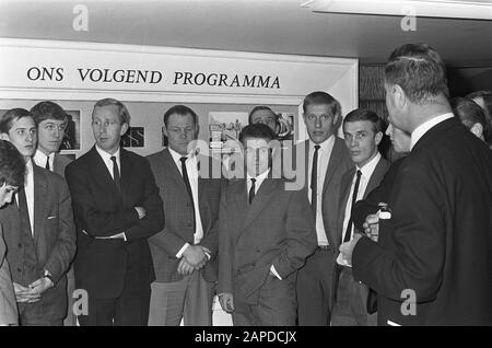 AJAX-Team im Theater Datum: 22. Dezember 1966 Schlagwörter: Teams, Sport, Fußball Stockfoto