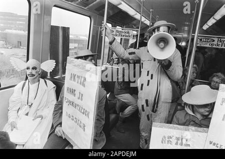 Aktion Verfassen Sie Ihre Akte durch psychiatrische Patienten bei AMC aufgrund schlechter Zugangsregelungen, um einige Demonstranten bei der U-Bahn-Station zu speichern/Datum: 6. Mai 1982 Schlüsselwörter: ACTIES, PATIENTEN persönlicher Name: AMC Stockfoto