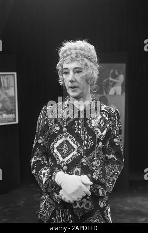 Albert Mol als Frau in TV-Sendung GEKLEIDET EIN Star geboren Datum: 30. August 1972 Schlagwörter: TV-Programme Personenname: MOL, Albert Stockfoto