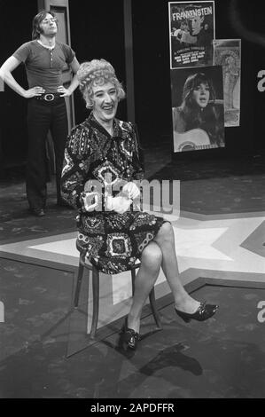 Albert Mol als Frau in TV-Sendung GEKLEIDET EIN Star geboren Datum: 30. August 1972 Schlagwörter: TV-Programme Personenname: MOL, Albert Stockfoto