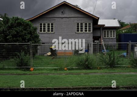 Ein in Kürze renoviertes öffentliches Wohnhaus der Nachkriegszeit, Arbeiterheim in Camp Hill, Brisbane Stockfoto