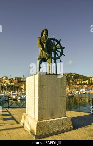 Denkmal für Kap Horniers, die tapferen Seefahrer, die Kap Hoorn umrundet haben, im Hafen von Porto Maurizio, Imperia, Ligurien, Italien Stockfoto