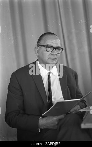 Mitgliederversammlung VPRO in Expohal Hilversum. Frau drs. A. E. A