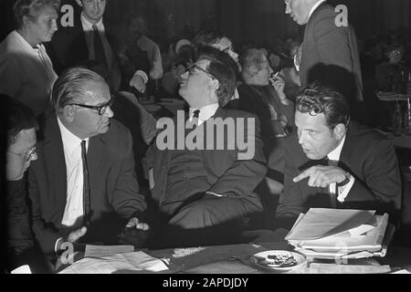 Mitgliederversammlung VPRO in Expohal Hilversum. Ausgaben 27.28 Diekerhof, Gruyters und Poelstra Datum: 22. Juni 1968 Ort: Hilversum Stichwörter: Mitglieder Treffen Personenname: Expohal Institution Name: VPro Stockfoto